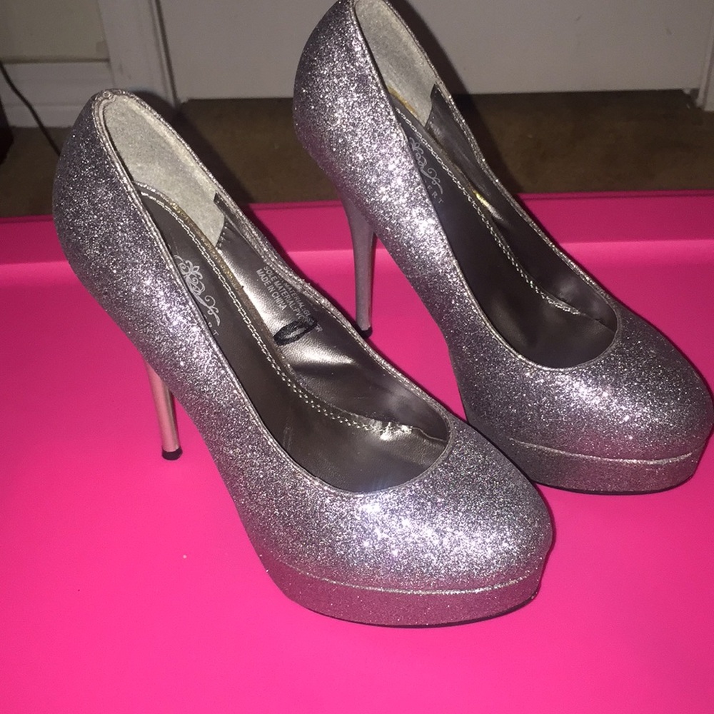 Sparkly heels!!